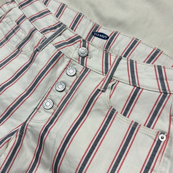 Old Navy striped shorts - Picture 2 of 4